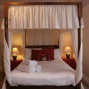 4* Hotel Hamilton Court